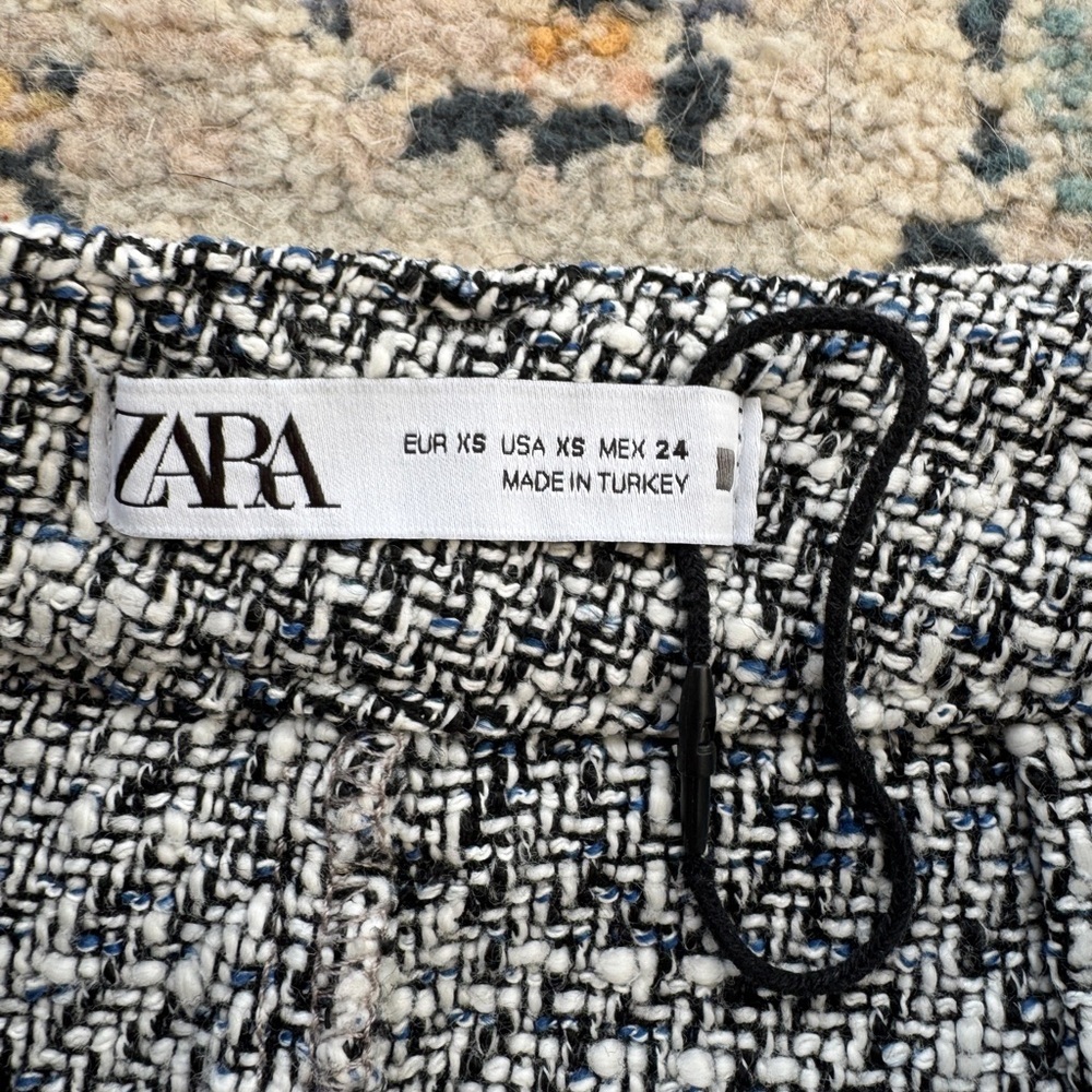Zara Denim Tweed Combo Ruffle Hem Mini Skirt
Size XS - Picture 5 of 6